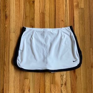 Nike White tennis skort with a black border